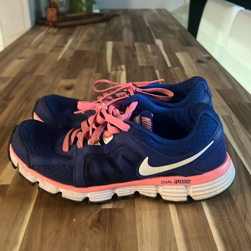 Woman’s size 8.5 Nike Sneakers